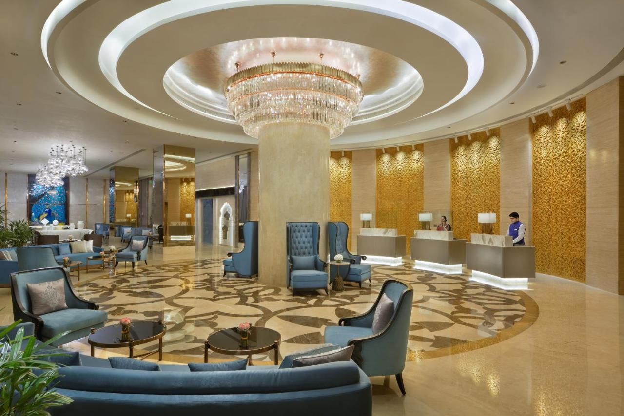 Taj Skyline Ahmedabad Hotel Exterior photo Lobby