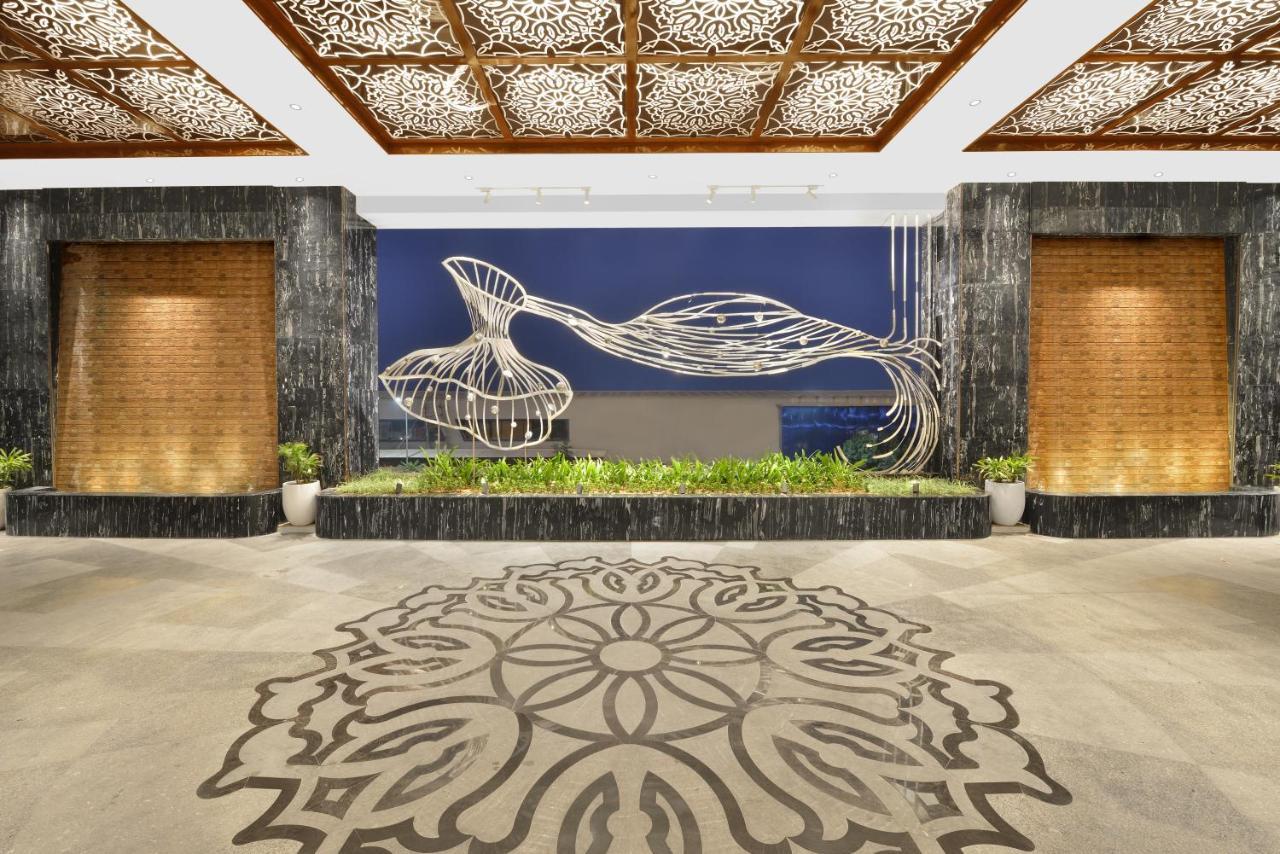 Taj Skyline Ahmedabad Hotel Exterior photo The lobby of the hotel