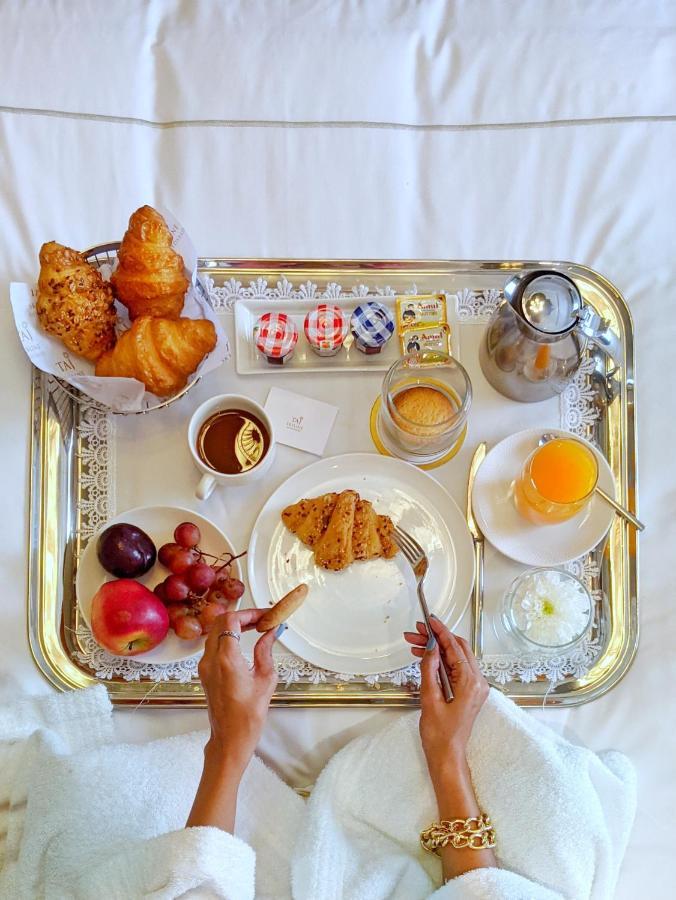 Taj Skyline Ahmedabad Hotel Exterior photo A room service breakfast