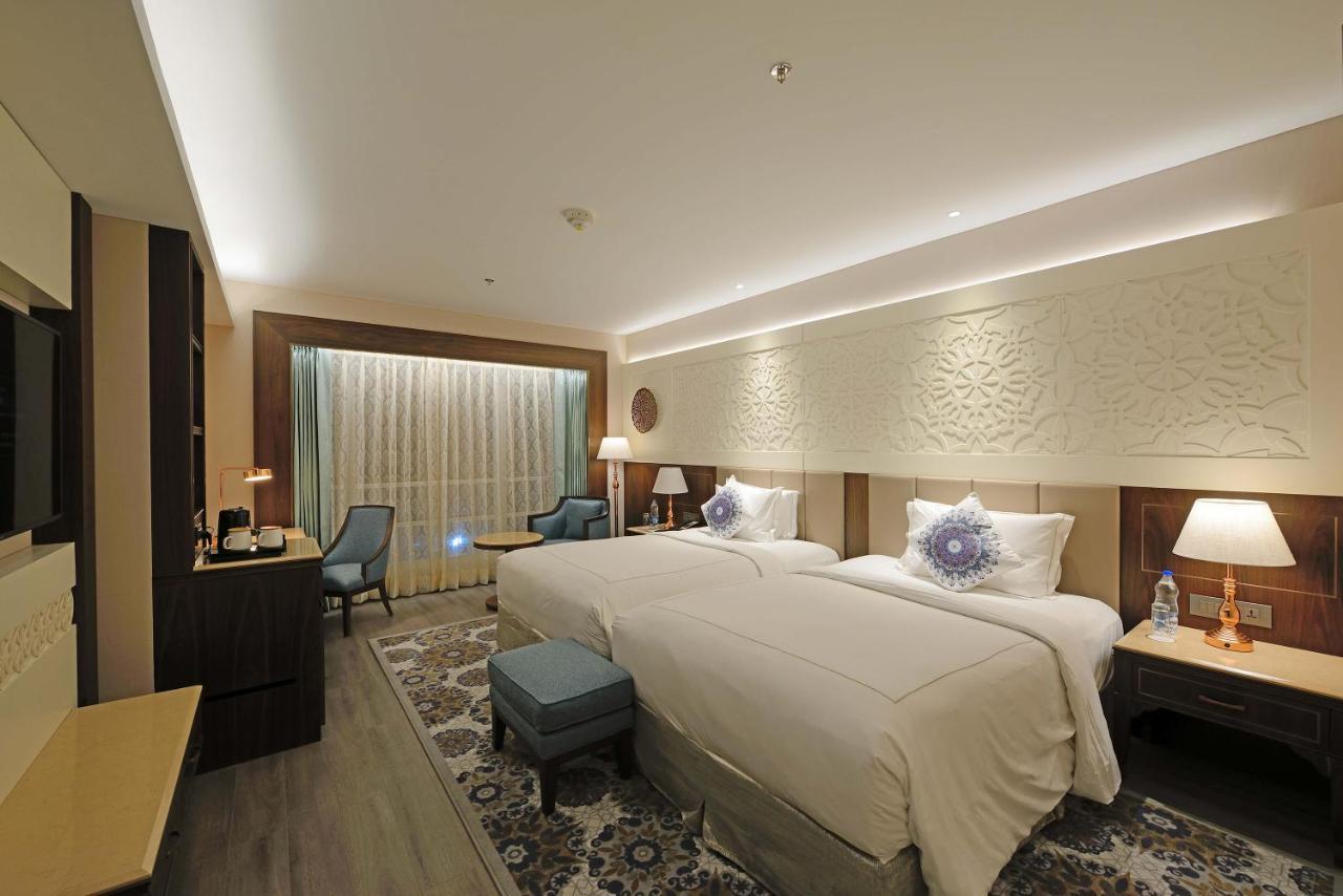 Taj Skyline Ahmedabad Hotel Exterior photo Deluxe Room