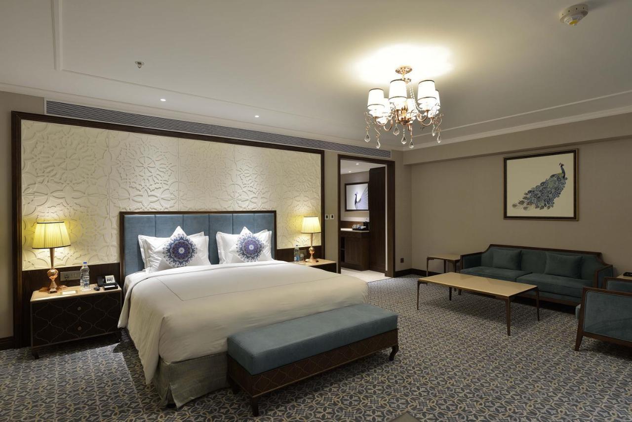 Taj Skyline Ahmedabad Hotel Exterior photo A suite at the hotel