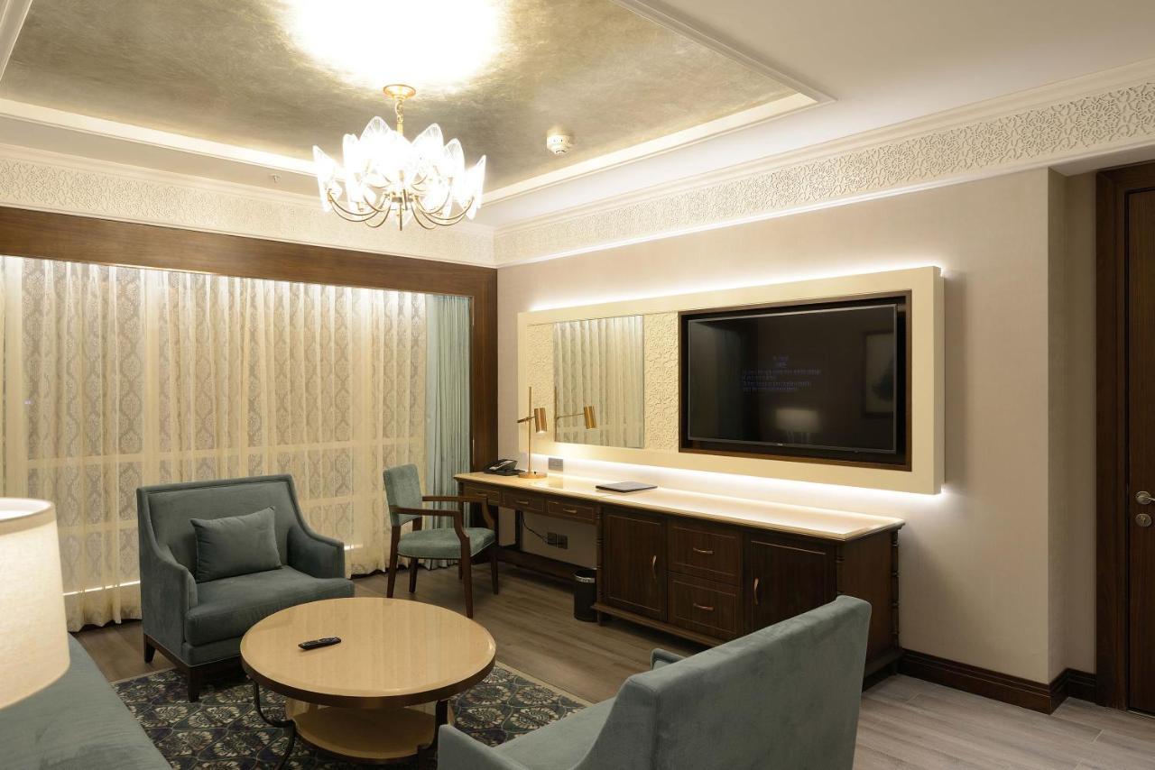 Taj Skyline Ahmedabad Hotel Exterior photo A suite at the hotel