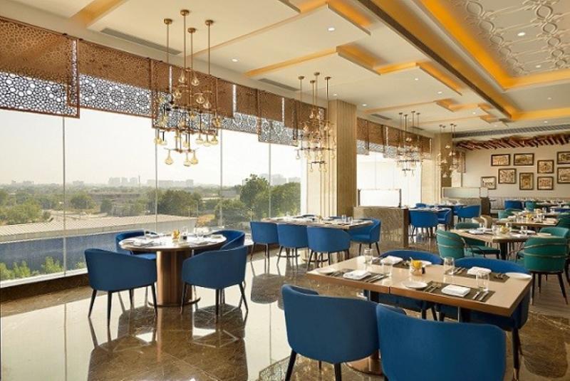 Taj Skyline Ahmedabad Hotel Exterior photo The restaurant at the hotel