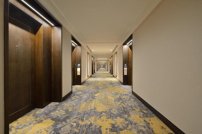 Taj Skyline Ahmedabad Hotel Exterior photo A corridor at the hotel